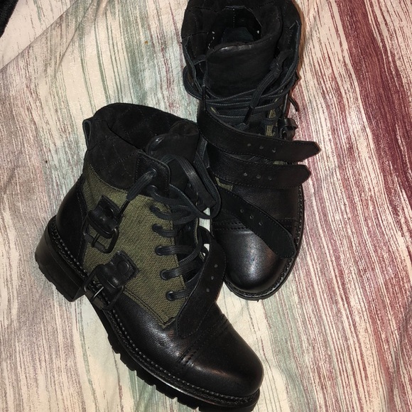 FRYE Womens Samantha Belted Hiker Hiking Boot
